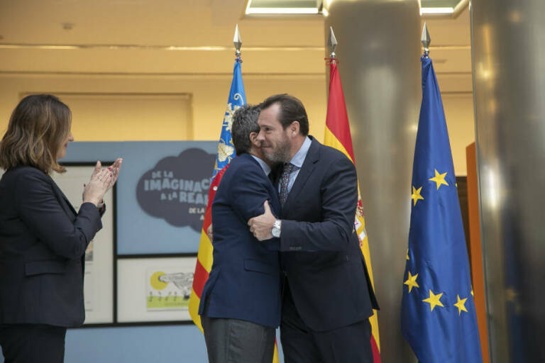 Visita del ministro Óscar Puente al Puerto de Valencia. Foto: NACHO LÓPEZ