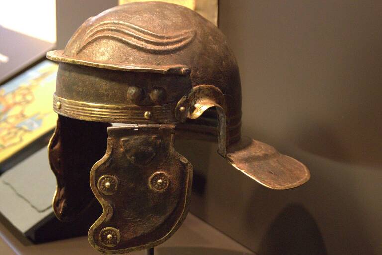 Hallan un casco de legionario romano en las últimas excavaciones  arqueológicas en València - Cultur Plaza