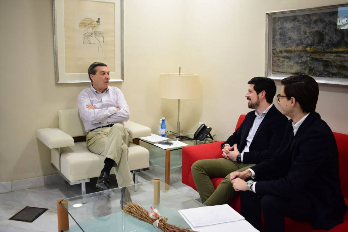 El alcalde y el concejal de sanidad se han reunido con Marciano Gómez. Foto: Ajuntament de Quart de Poblet