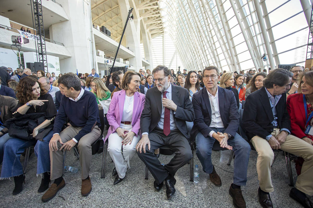Isabel Díaz Ayuso, Carlos Mazón, Cuca Gamarra, Mariano Rajoy, Alberto Núñez Feijóo, José María Aznar y Ana Botella. Foto: MARGA FERRER