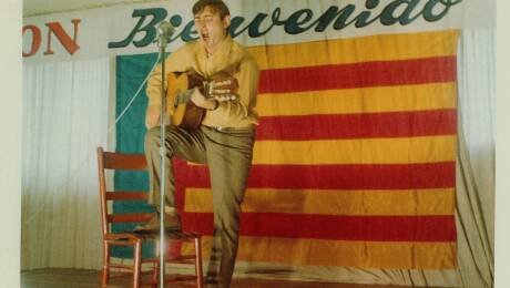 Raimon actuant en 1967 en la seu de la Casa Valenciana de Mèxic