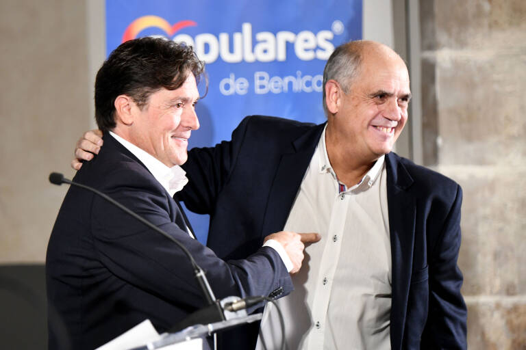 El presidente del PP de Benicarló, José Antonio Redorat, con Juanma Cerdá.