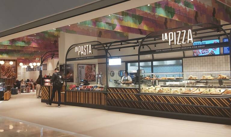 El aeropuerto de València estrena su nuevo espacio 'Foodmarket' con punto  gourmet y restaurante - Valencia Plaza
