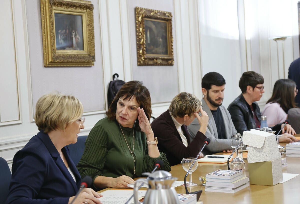 Junta de Síndics con miembros del PSPV y Compromís. Foto: CORTS/JOSÉ CUÉLLAR