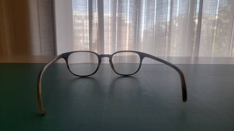 Las gafas Oliver Peoples, compradas en una conocida óptica de la Gran Vía Marqués del Turia, en València.