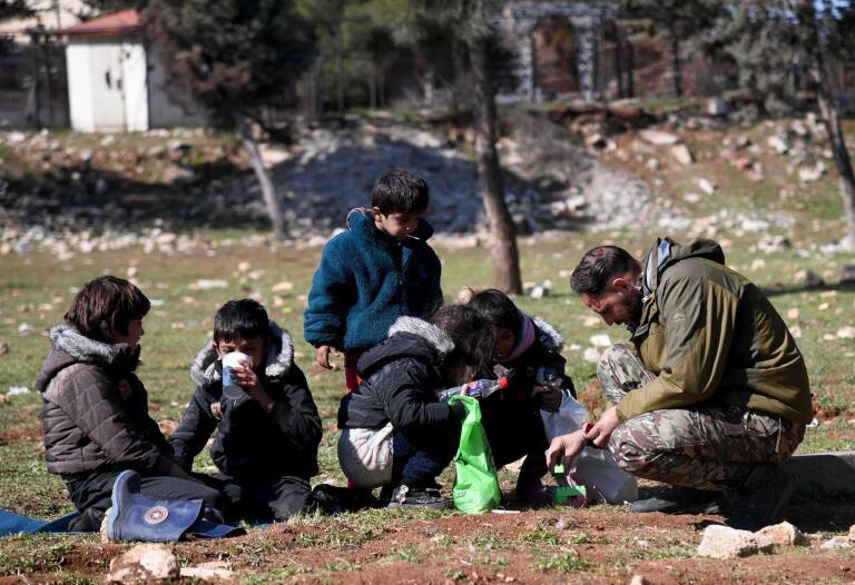 Menores desplazados por el terremoto en Alepo, Siria. Foto: STRINGER/XINHUA NEWS/CONTACTOPHOTO