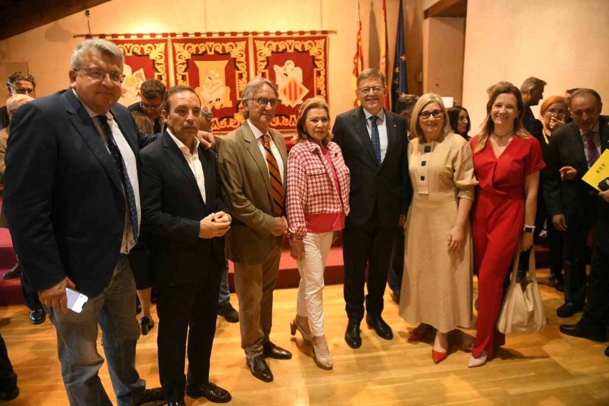 Puig junto a los diputados de Ciudadanos en el acto institucional de este martes.Foto: KIKE TABERNER