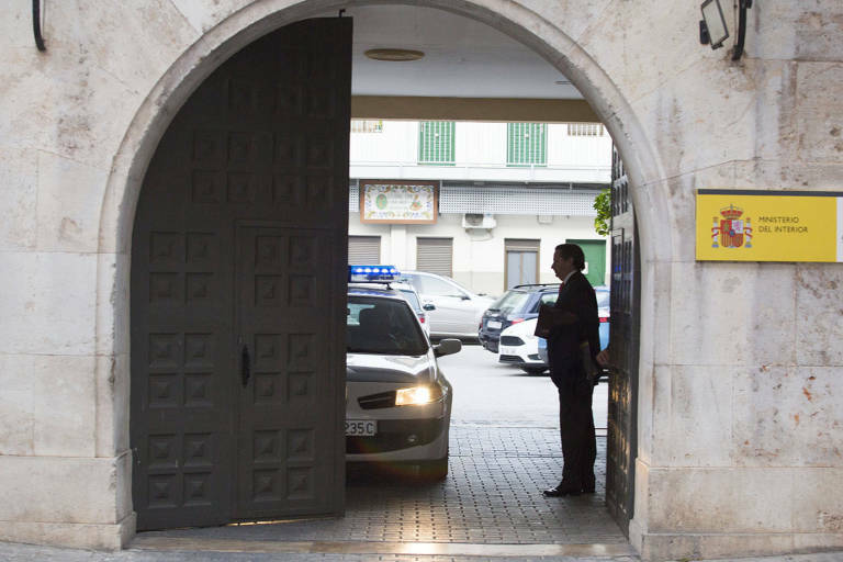 Entrada de la comandancia de la Guardia Civil en València. Foto: MARGA FERRER