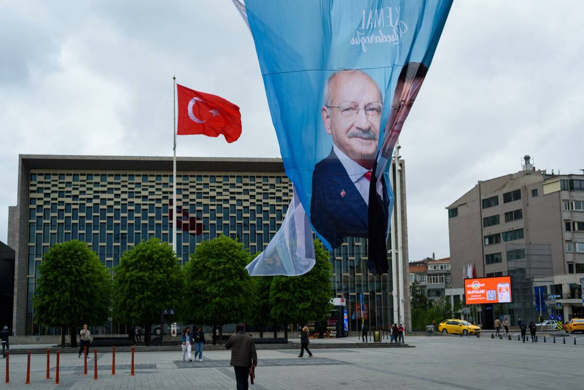 Cartel electoral en Estambul. Foto: Davide Bonaldo/EP