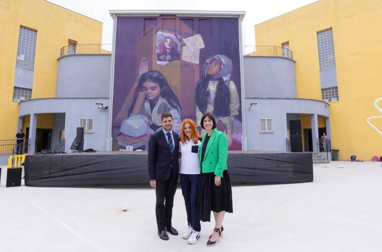 El alcalde de Gandia, José Manuel Prieto; la astronauta Sara García; y la ministra de Ciencia e Innovación, Diana Morant. Foto: ÀLEX OLTRA