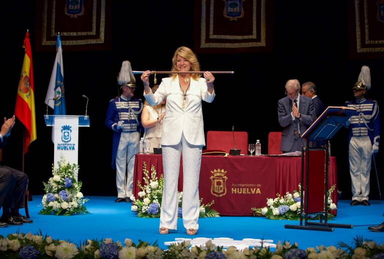 Toma de posesón de Pilar Miranda como alcaldesa de Huelva. Foto: AYUNTAMIENTO DE HUELVA