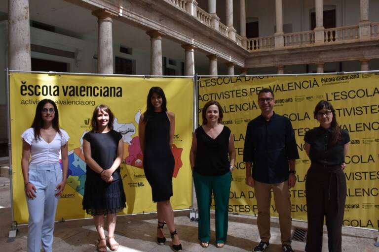Escola Valenciana reivindica oficina derechos lingüistiicos