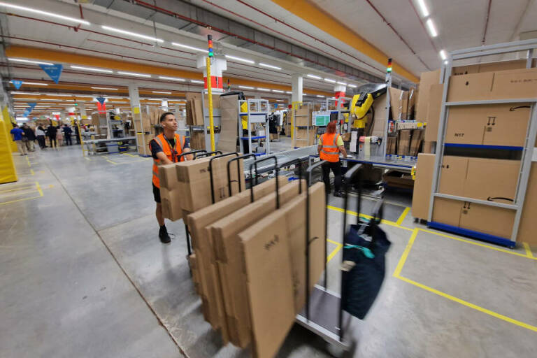 Centro logístico de Amazon en Onda. Foto: ANTONIO PRADAS