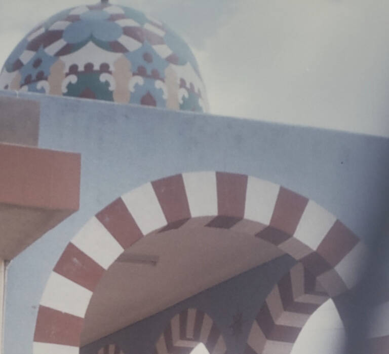 Detalle de la casa de verano de Sonia Díaz construida por su familia al más puro estilo de la Mezquita de Córdoba.