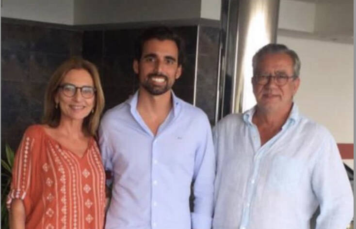 Vicente Garrido junto a su mujer Begoña y su hijo Viche.