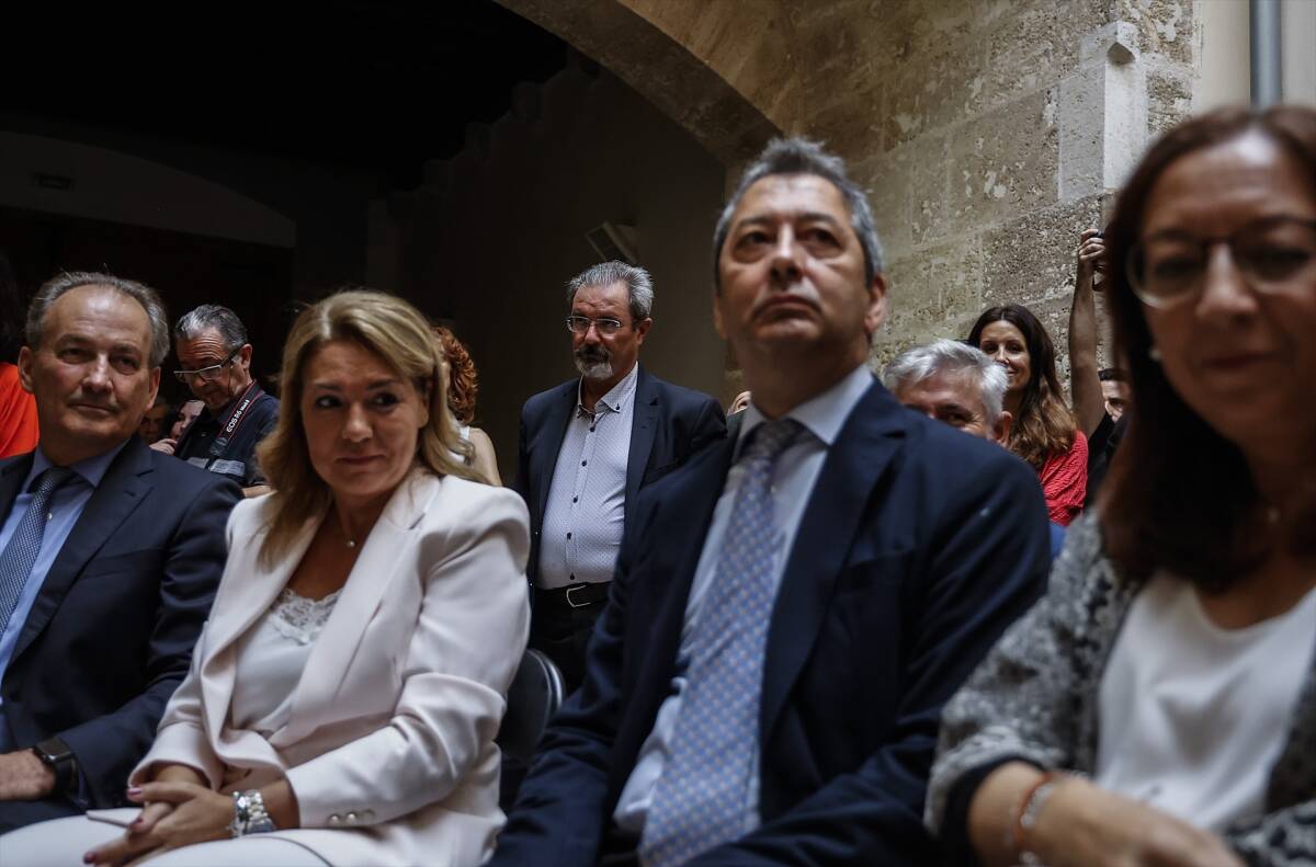 Aguirre (Vox), Camarero (PP), Flores (Vox), Barrera (Vox) y Massó (Vox). Foto: EP/Rober Solsona