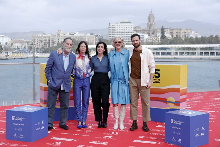 Parte del equipo de la película 'Cinco lobitos' en el 25 Festival de Cine de Málaga. Foto: FESTIVAL DE MÁLAGA