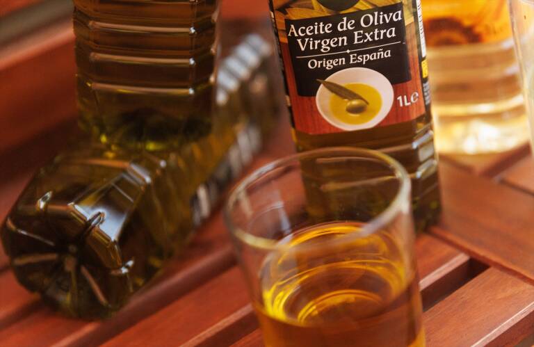 El precio del aceite de oliva, un 50% más caro que en enero: hasta cuándo  subirá y cuánto me costará