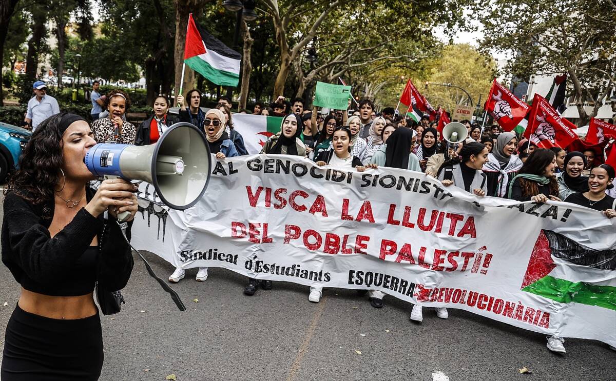 Manifestación de estudiantes en València a favor del pueblo palestino, el pasado octubre. Foto: ROBER SOLSONA/EP