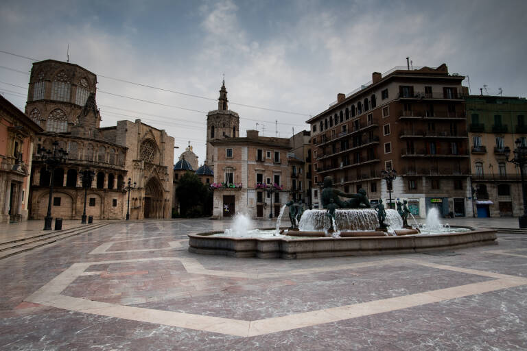 La Plaza de la Virgen de València vacía durante el confinamiento. Foto: KIKE TABERNER