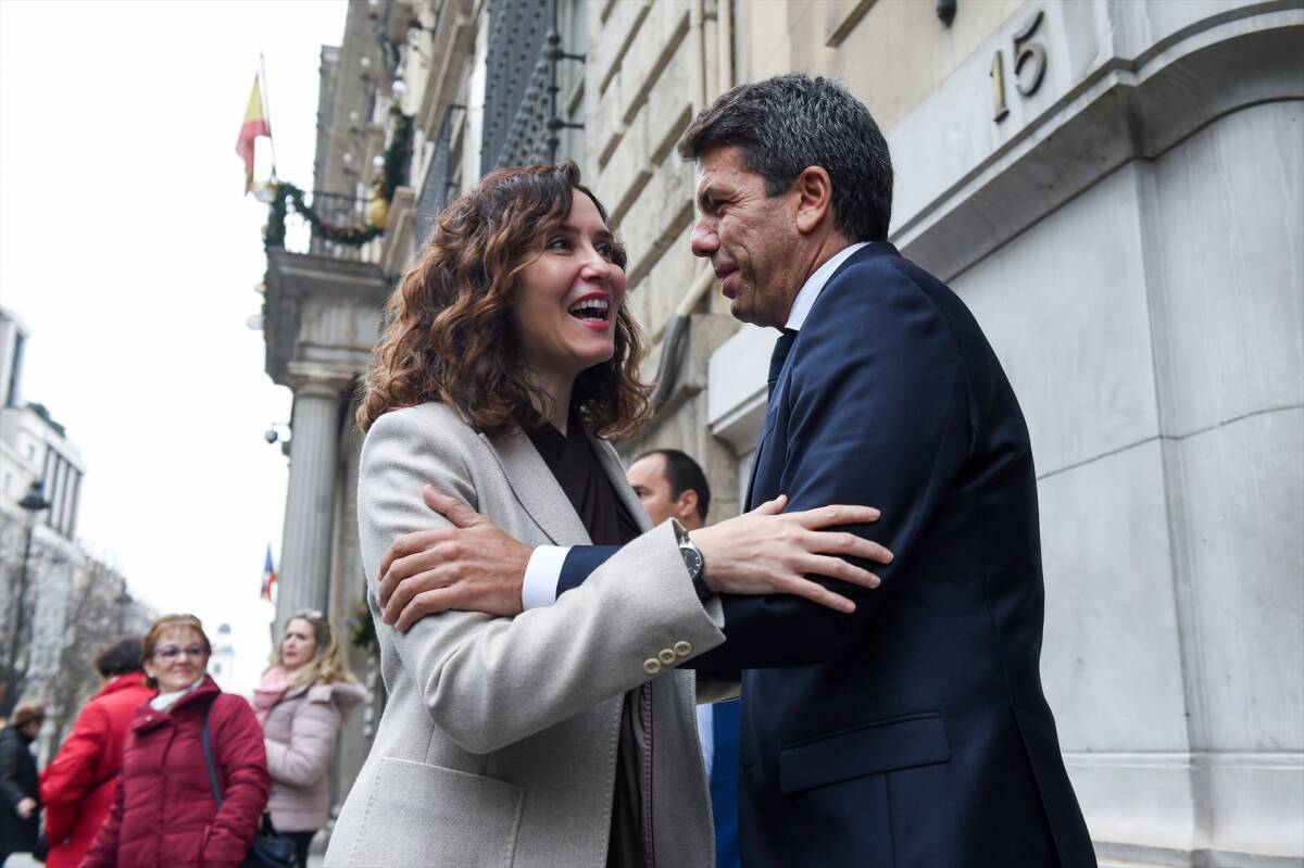 Ayuso y Mazón, se saludan en Madrid en diciembre. Foto: EP/Gustavo Valiente