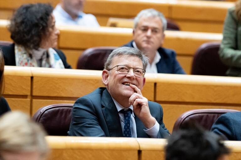  Ximo Puig en una sesión plenaria, en el Senado, a 12 de diciembre de 2023 en Madrid. Foto: DIEGO RADAMÉS/EP