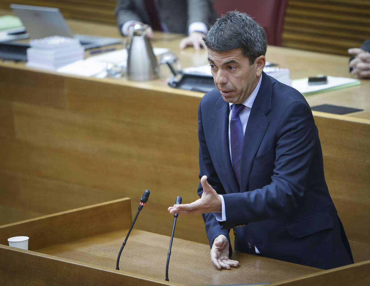 El presidente de la Generalitat, este jueves en la tribuna. Foto: CORTS/José Cuéllar