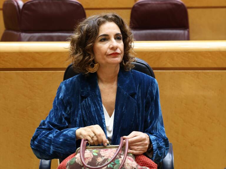 La vicepresidenta primera y ministra de Hacienda, María Jesús Montero. Foto: MARTA FERNÁNDEZ/EP
