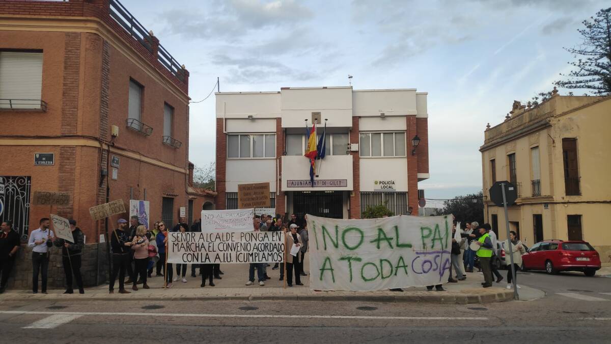 Manifestación convocada por la Asociación de Interés Urbanístico en el Balcón de la Peña. Foto: AIUBP