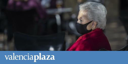 España notifica 8.745 nuevos casos y 214 muertes, mientras la incidencia baja de 307 a 231 en una semana