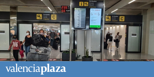 Los españoles viajaron un 40,7% más en 2021 y elevaron el gasto un 53,9%, hasta los 32.521 millones