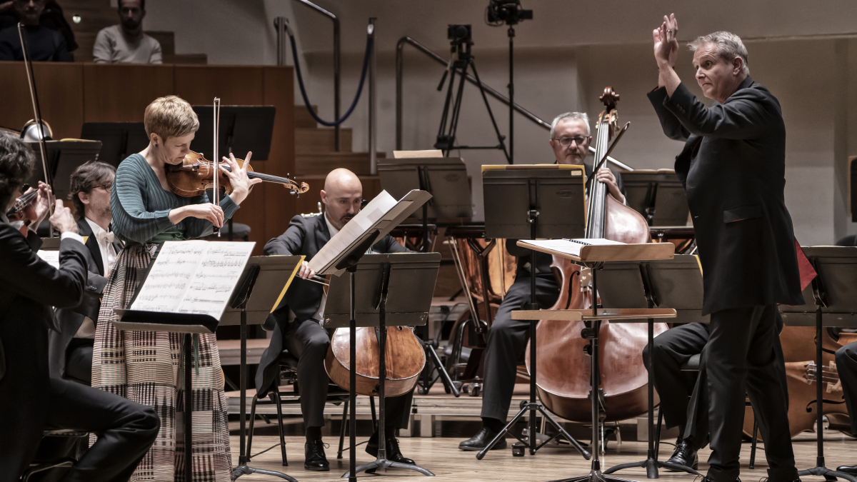 Valencia Orchestra Christmas Concert 2023 – Frank Peter Zimmermann, Isabelle Faust, and Luisa Domingo Highlight Performances