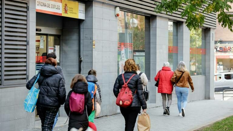 El Paro Desciende En España En 130.197 Personas En 2023, Hasta Su Menor ...