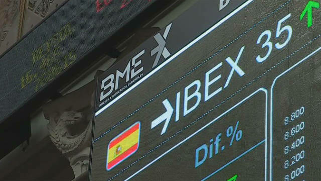 Ibex 35 wakes up in the green above 10,100, with Grifols leading the way.