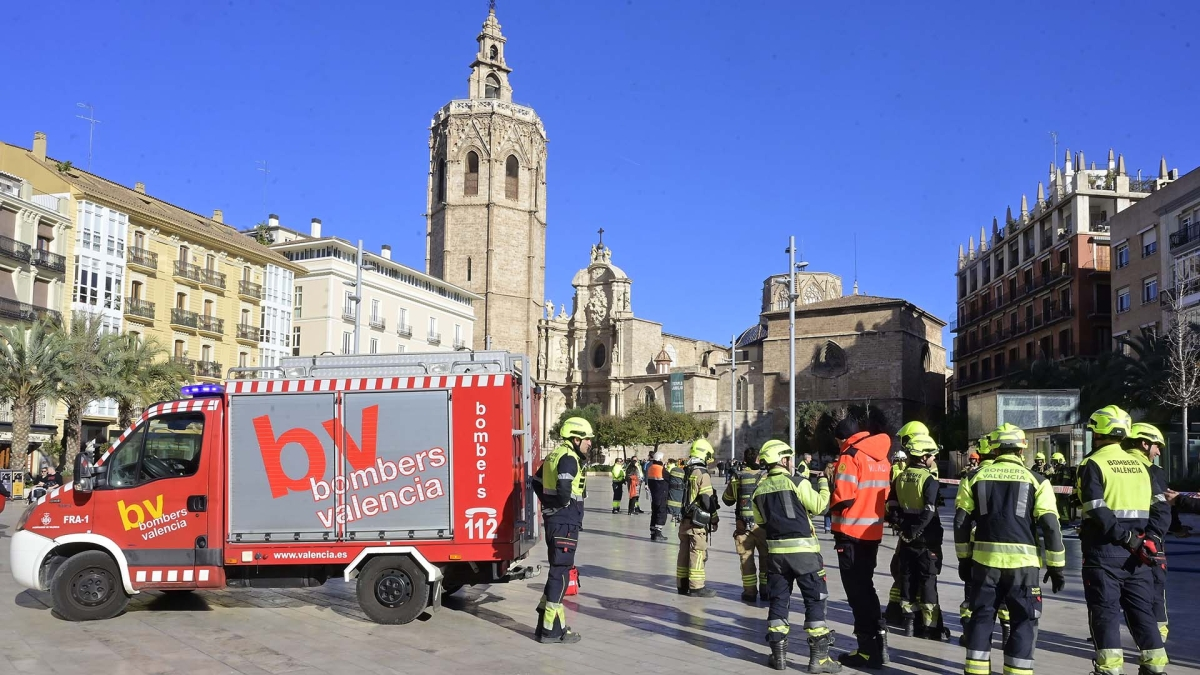 Los Bomberos Realizan Un Simulacro En El Parking De La Plaza De La 